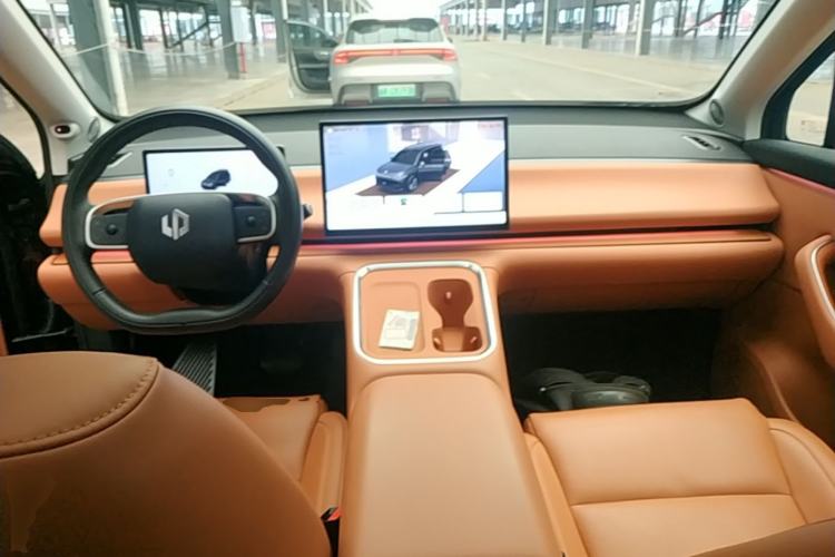 Used Leapmotor C16 2026 Extended-Range 280 LiDAR Zhizun Edition 6 Seats Center Console
