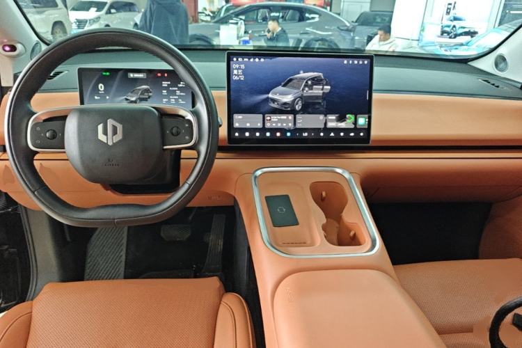 Used Leapmotor C16 2026 Extended-Range 280 LiDAR Zhizun Edition 6 Seats Center Console