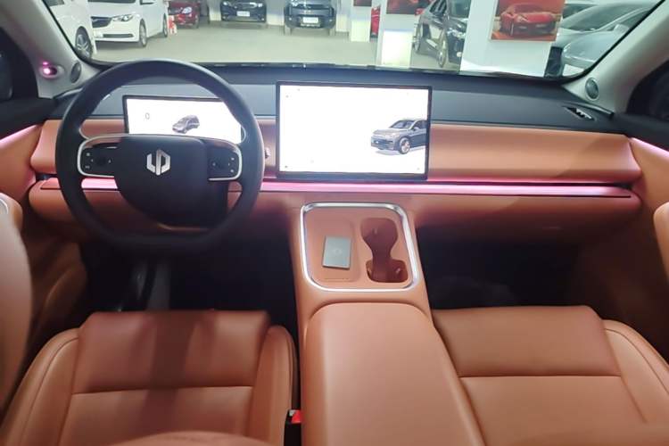 Used Leapmotor C16 2026 Extended-Range 280 LiDAR Zhizun Edition 6 Seats Center Console