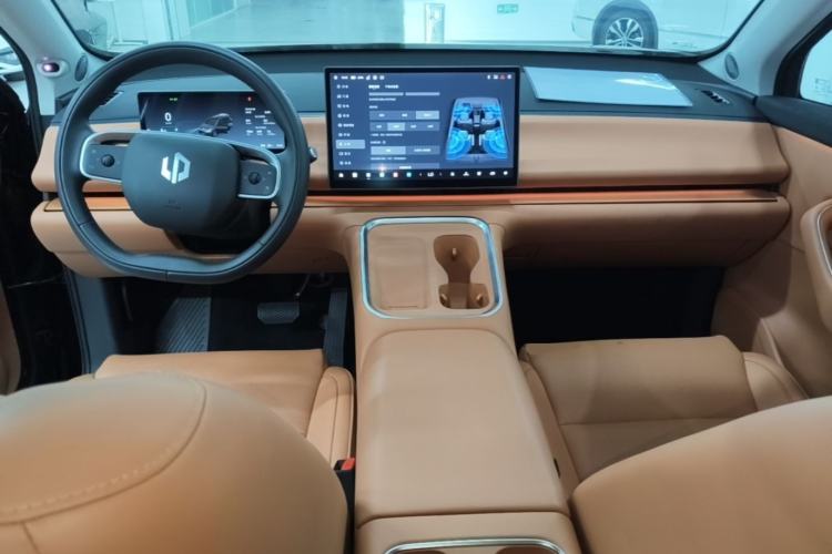 Used Leapmotor C16 2026 Extended-Range 280 LiDAR Zhizun Edition 6 Seats Center Console
