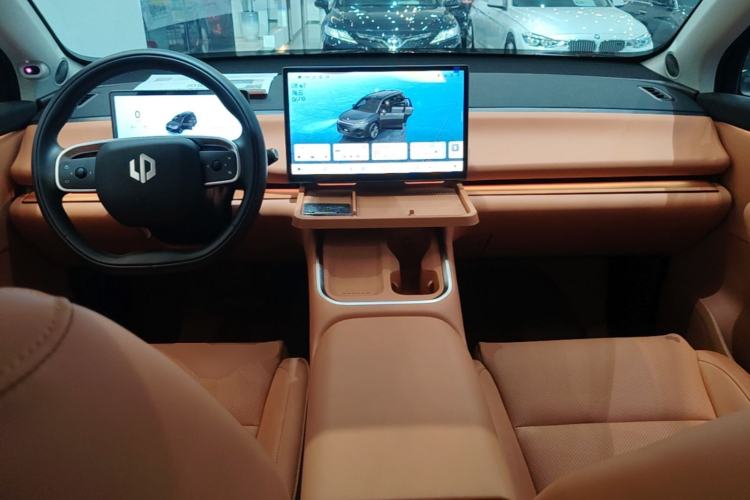 Used Leapmotor C16 2026 Extended-Range 280 LiDAR Version 6 Seats Center Console
