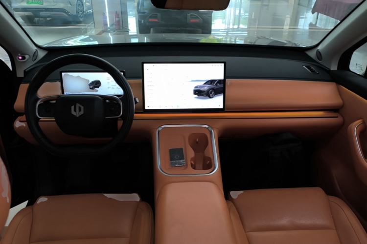Used Leapmotor C16 2026 Extended-Range 280 LiDAR Zhizun Edition 6 Seats Center Console