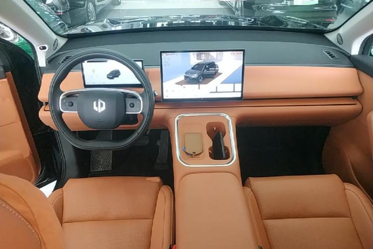 Used Leapmotor C16 2026 Extended-Range 280 LiDAR Zhizun Edition 6 Seats Center Console