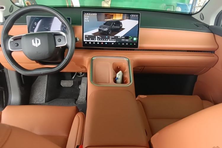 Used Leapmotor C16 2026 Extended-Range 280 LiDAR Zhizun Edition 6 Seats Center Console
