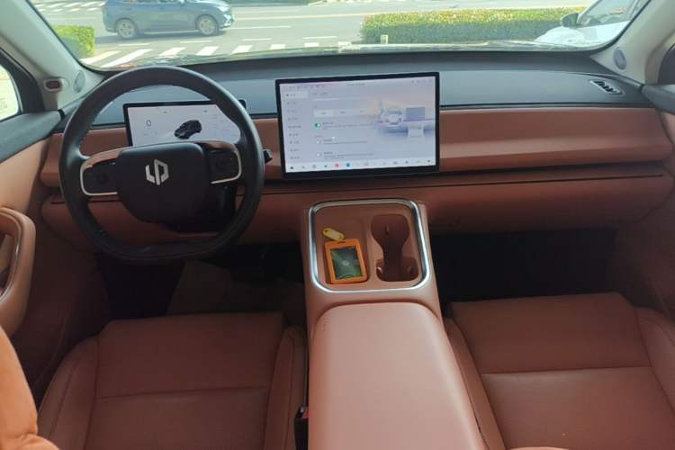 Used Leapmotor C16 2026 Extended-Range 280 LiDAR Zhizun Edition 6 Seats Center Console