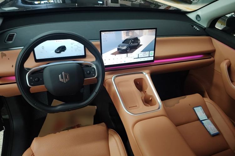 Used Leapmotor C16 2026 Extended-Range 280 LiDAR Zhizun Edition 6 Seats Center Console