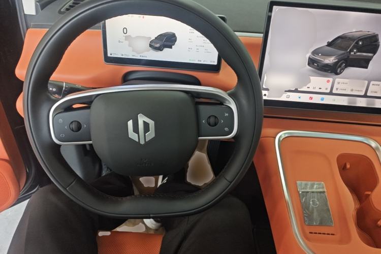 Used Leapmotor C16 2026 Extended-Range 280 LiDAR Zhizun Edition 6 Seats Center Console