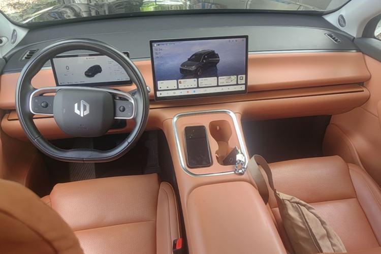 Used Leapmotor C16 2026 Extended-Range 280 LiDAR Zhizun Edition 6 Seats Center Console