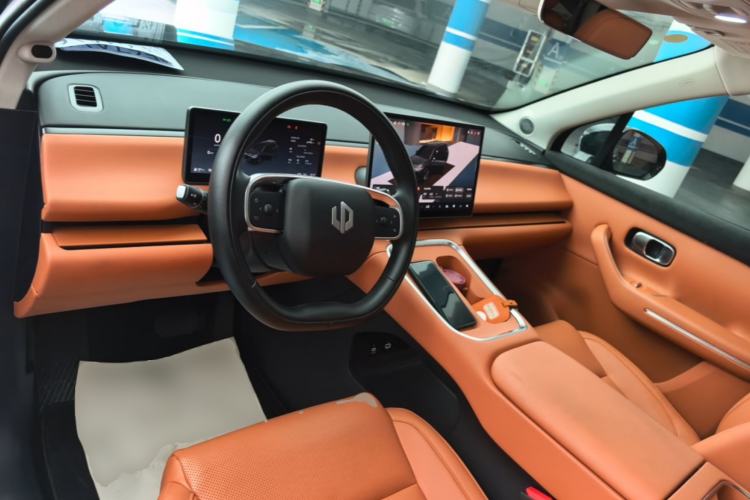 Used Leapmotor C16 2026 Extended-Range 280 LiDAR Zhizun Edition 6 Seats Center Console