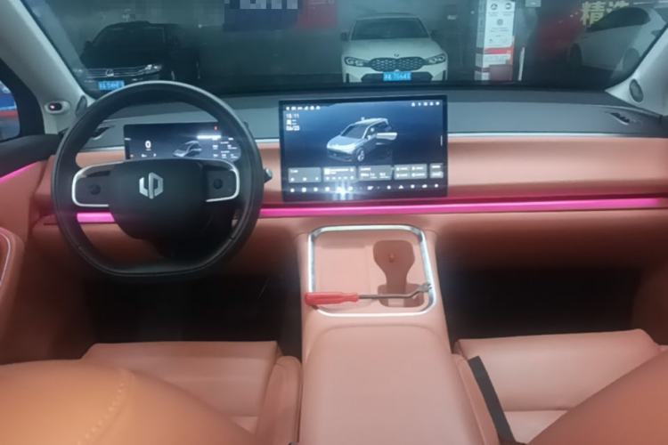 Used Leapmotor C16 2026 Extended-Range 280 LiDAR Zhizun Edition 6 Seats Center Console