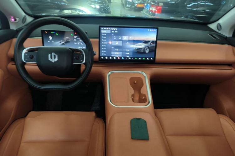 Used Leapmotor C16 2026 Extended-Range 280 LiDAR Zhizun Edition 6 Seats Center Console