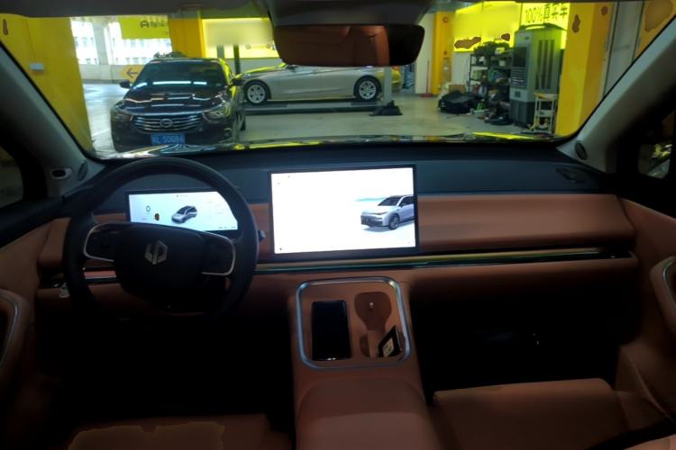 Used Leapmotor C16 2026 All-Electric 630 LiDAR Zhizun Edition 6 Seats Center Console