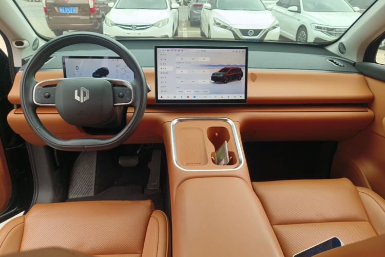 Used Leapmotor C16 2026 Extended-Range 280 LiDAR Zhizun Edition 6 Seats Center Console