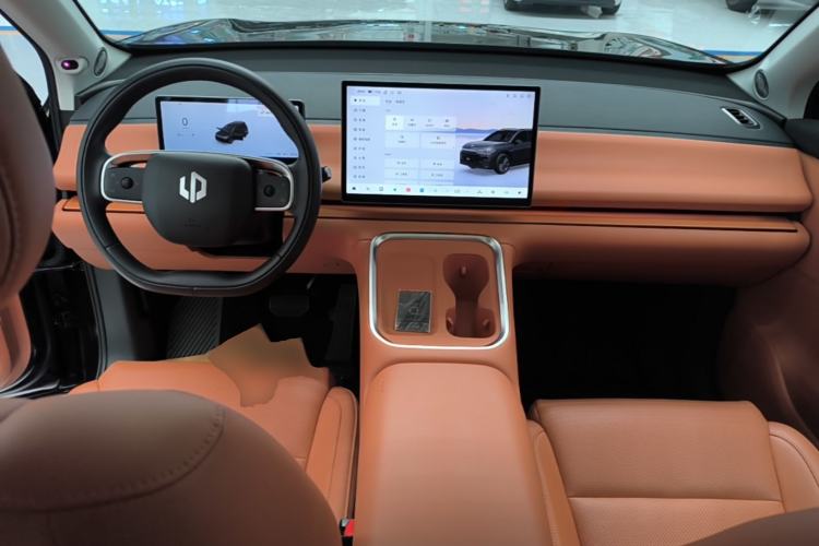 Used Leapmotor C16 2026 Extended-Range 280 LiDAR Zhizun Edition 6 Seats Center Console