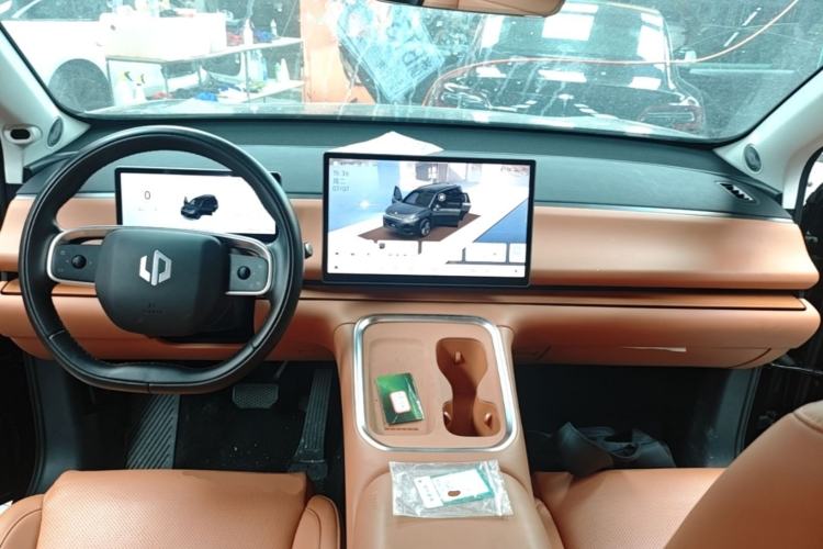 Used Leapmotor C16 2026 Extended-Range 280 LiDAR Zhizun Edition 6 Seats Center Console