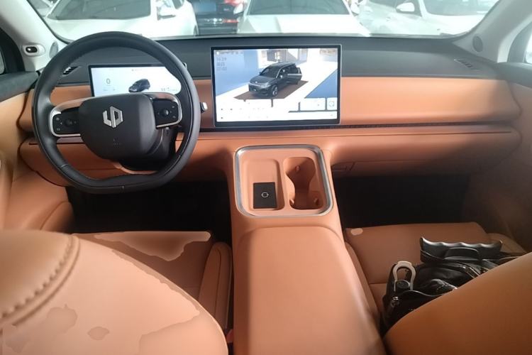 Used Leapmotor C16 2026 Extended-Range 280 LiDAR Zhizun Edition 6 Seats Center Console