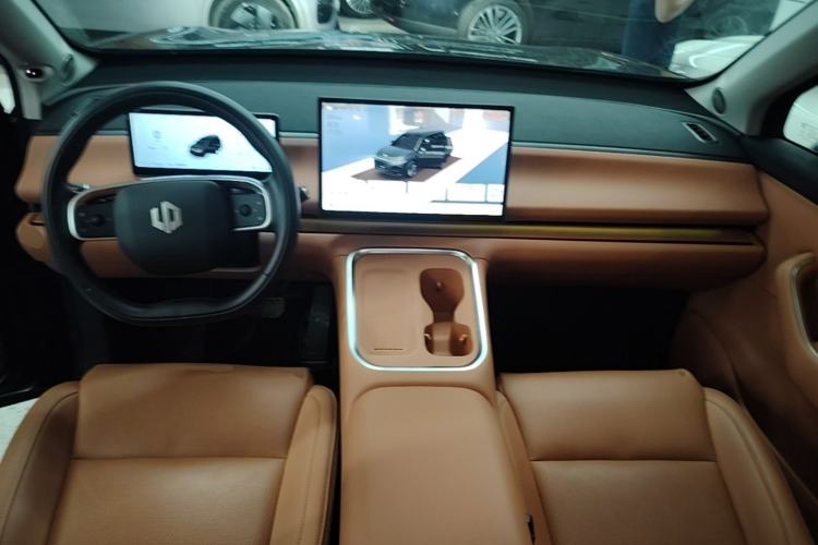 Used Leapmotor C16 2026 Extended-Range 280 LiDAR Zhizun Edition 6 Seats Center Console