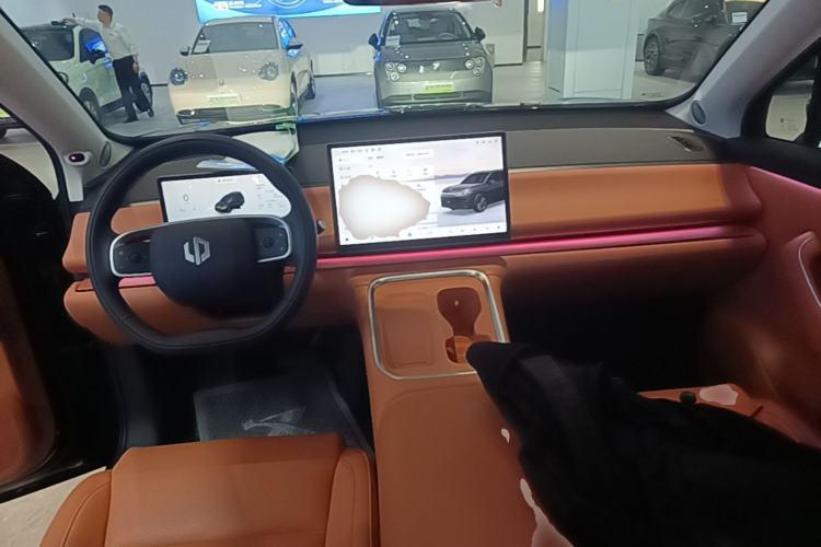 Used Leapmotor C16 2026 Extended-Range 280 LiDAR Zhizun Edition 6 Seats Center Console