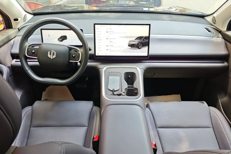 Used Leapmotor C16 2026 All-Electric 630 LiDAR Zhizun Edition 6 Seats Center Console