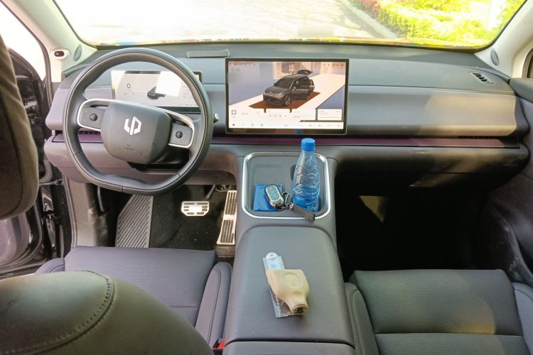 Used Leapmotor C16 2026 Extended-Range 280 LiDAR Zhizun Edition 6 Seats Center Console