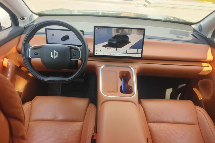 Used Leapmotor C16 2026 Extended-Range 280 LiDAR Zhizun Edition 6 Seats Center Console