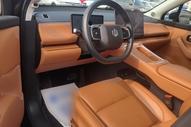 Used Leapmotor C16 2026 Extended-Range 280 LiDAR Zhizun Edition 6 Seats Center Console