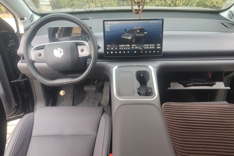 Used Leapmotor C16 2026 All-Electric 630 LiDAR Zhizun Edition 6 Seats Center Console