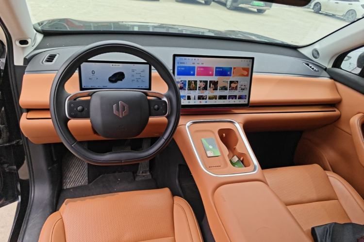Used Leapmotor C16 2026 Extended-Range 280 LiDAR Zhizun Edition 6 Seats Center Console