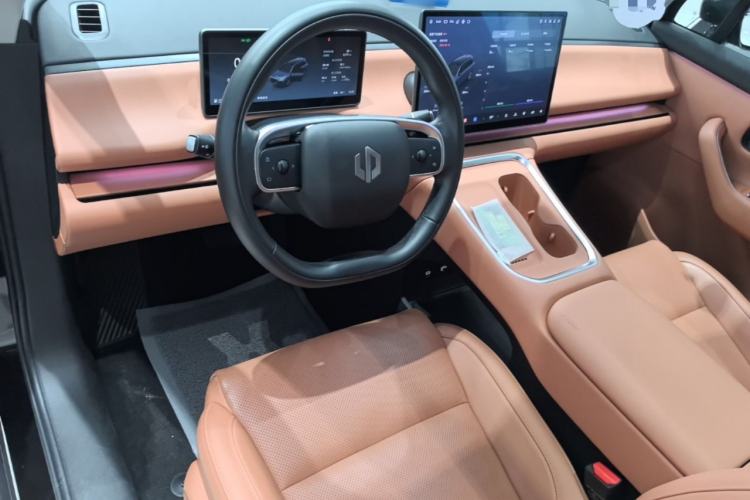 Used Leapmotor C16 2026 Extended-Range 280 LiDAR Zhizun Edition 6 Seats Center Console