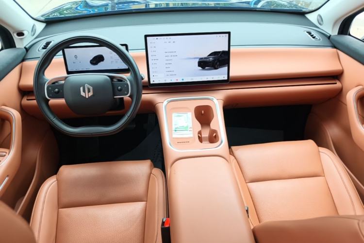 Used Leapmotor C16 2026 Extended-Range 280 LiDAR Zhizun Edition 6 Seats Center Console