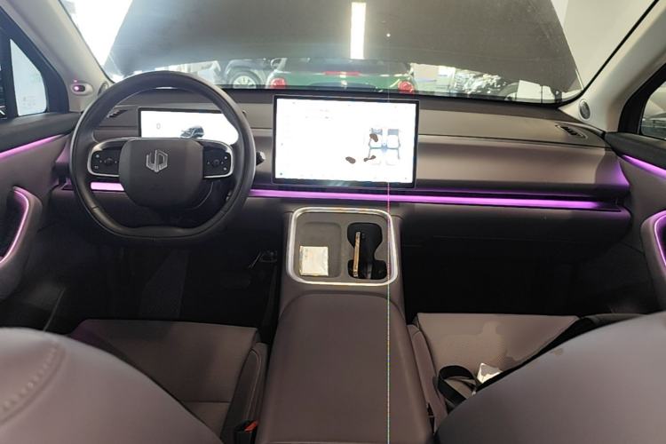 Used Leapmotor C16 2026 All-Electric 630 LiDAR Zhizun Edition 6 Seats Center Console