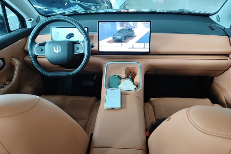 Used Leapmotor C16 2026 Extended-Range 280 LiDAR Zhizun Edition 6 Seats Center Console