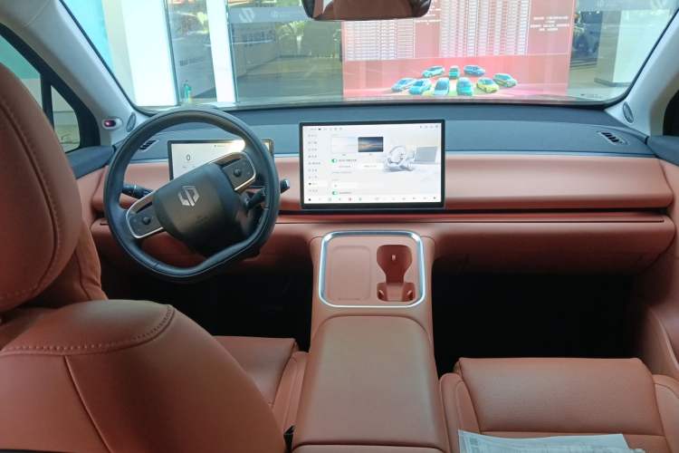 Used Leapmotor C16 2026 Extended-Range 280 LiDAR Zhizun Edition 6 Seats Center Console
