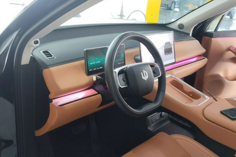 Used Leapmotor C16 2026 Extended-Range 280 LiDAR Zhizun Edition 6 Seats Center Console