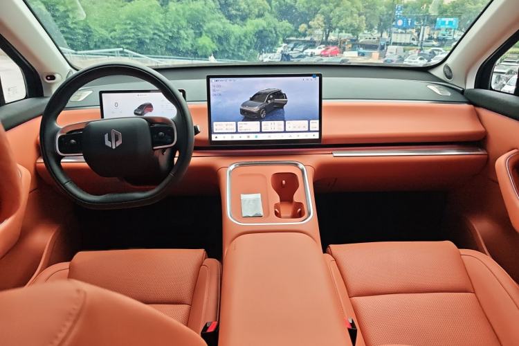 Used Leapmotor C16 2026 All-Electric 630 LiDAR Zhizun Edition 6 Seats Center Console