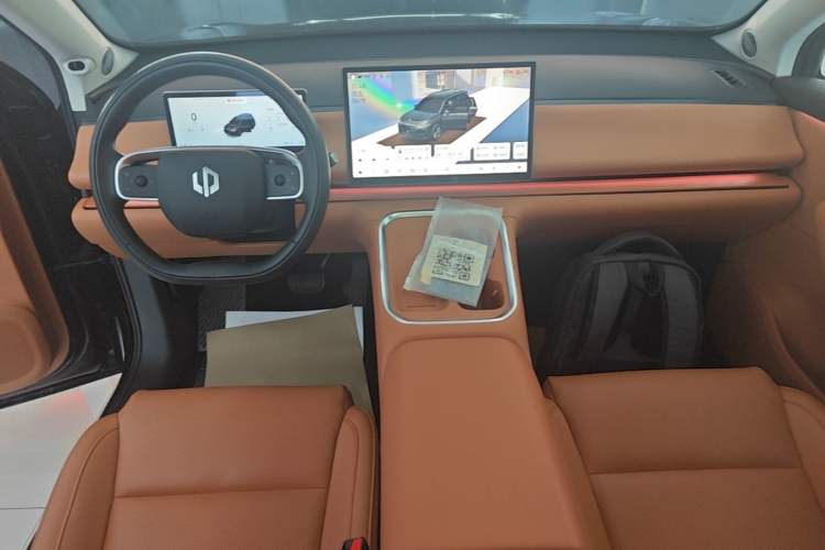 Used Leapmotor C16 2026 All-Electric 630 LiDAR Zhizun Edition 6 Seats Center Console