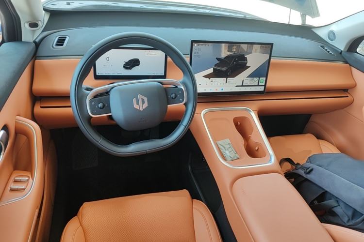 Used Leapmotor C16 2026 Extended-Range 280 LiDAR Zhizun Edition 6 Seats Center Console