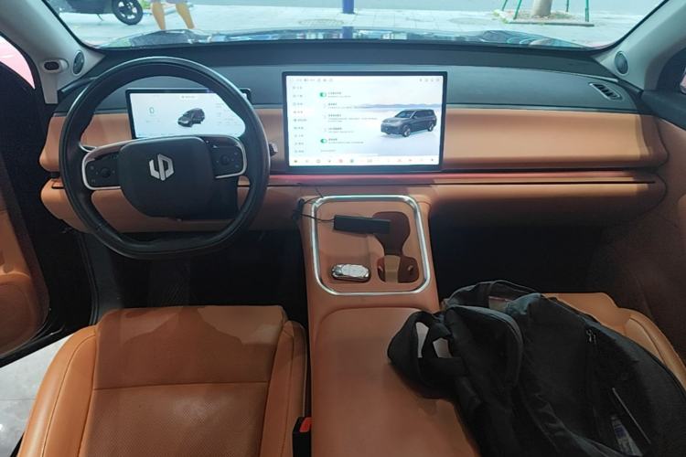 Used Leapmotor C16 2026 Extended-Range 280 LiDAR Zhizun Edition 6 Seats Center Console