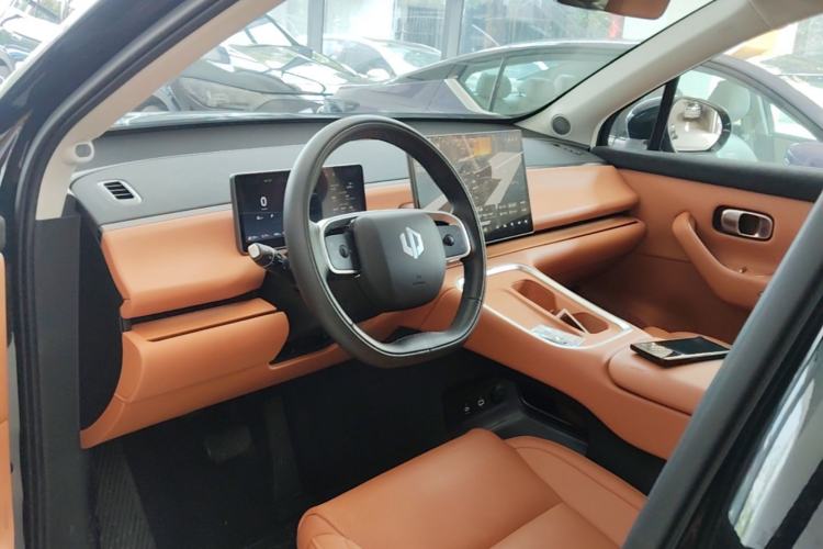 Used Leapmotor C16 2026 Extended-Range 280 LiDAR Zhizun Edition 6 Seats Center Console