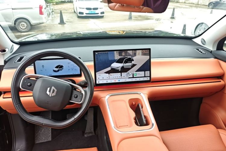 Used Leapmotor C16 2026 Extended-Range 280 LiDAR Zhizun Edition 6 Seats Center Console