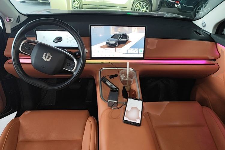 Used Leapmotor C16 2026 Extended-Range 280 LiDAR Zhizun Edition 6 Seats Center Console
