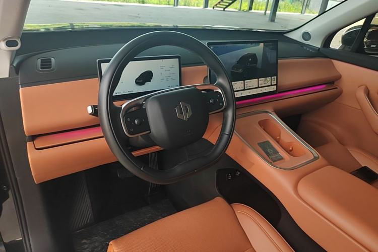 Used Leapmotor C16 2026 Extended-Range 280 LiDAR Zhizun Edition 6 Seats Center Console