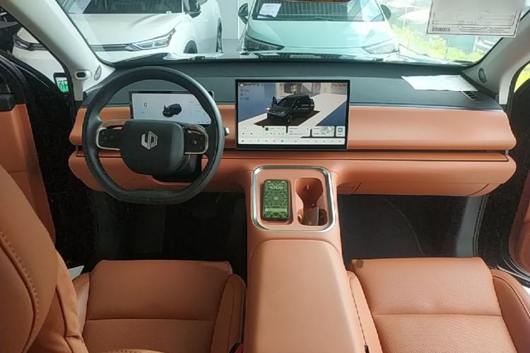 Used Leapmotor C16 2026 All-Electric 630 LiDAR Zhizun Edition 6 Seats Center Console