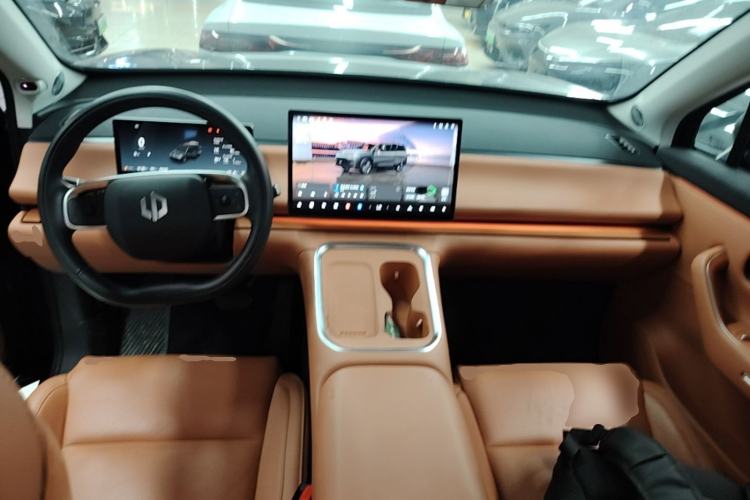 Used Leapmotor C16 2026 Extended-Range 280 LiDAR Zhizun Edition 6 Seats Center Console