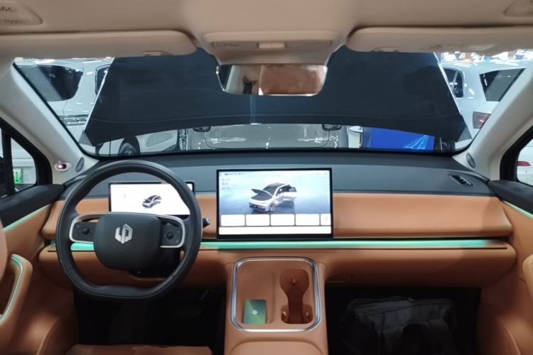 Used Leapmotor C16 2026 Extended-Range 280 LiDAR Zhizun Edition 6 Seats Center Console