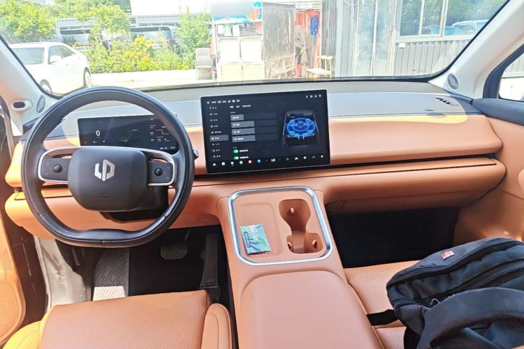 Used Leapmotor C16 2026 Extended-Range 280 LiDAR Zhizun Edition 6 Seats Center Console