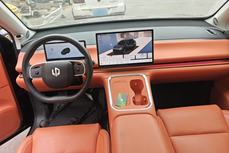 Used Leapmotor C16 2026 Extended-Range 280 LiDAR Zhizun Edition 6 Seats Center Console