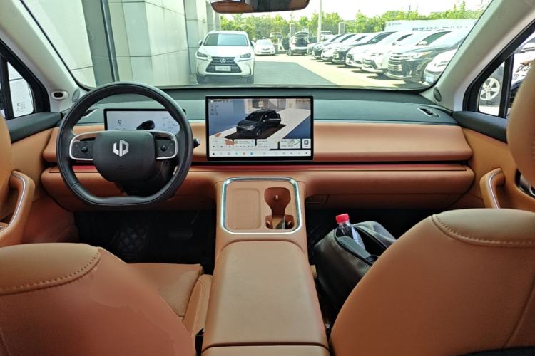 Used Leapmotor C16 2026 Extended-Range 280 LiDAR Zhizun Edition 6 Seats Center Console