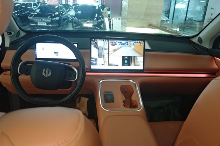 Used Leapmotor C16 2026 Extended-Range 280 LiDAR Zhizun Edition 6 Seats Center Console