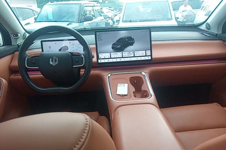 Used Leapmotor C16 2026 Extended-Range 280 LiDAR Zhizun Edition 6 Seats Center Console